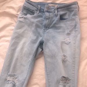 Levi’s light wash high wasted jeans